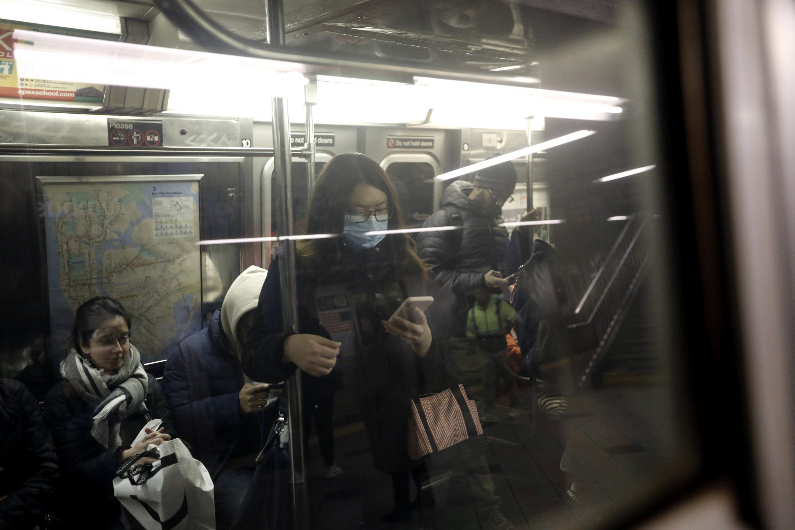 EE.UU. apelará fallo que eliminó orden de usar cubrebocas en transporte