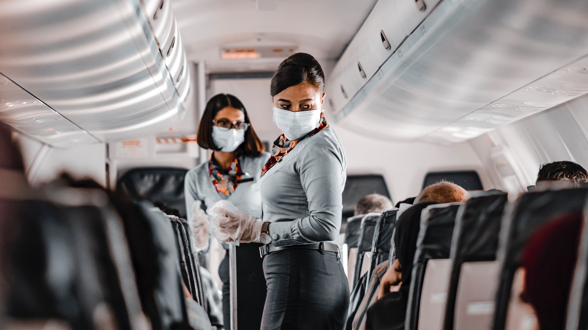 La Casa Blanca recomienda seguir usando cubrebocas en los aviones La Casa Blanca recomienda seguir usando cubrebocas en los aviones