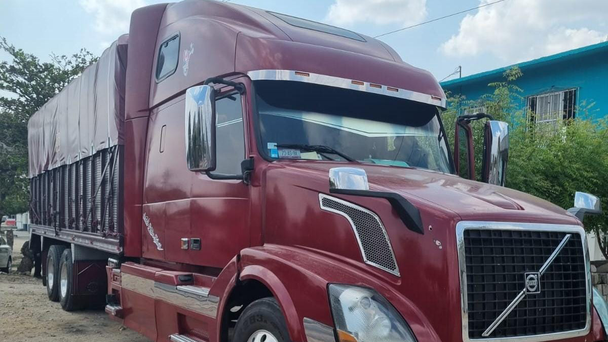 Descubren en Chiapas a 41 migrantes hacinados dentro de un camión