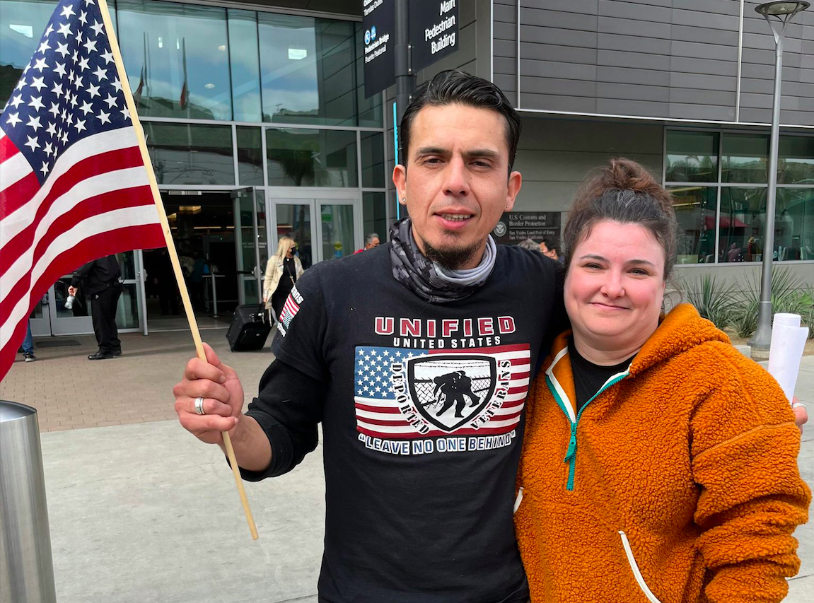Veterano deportado a México regresa a Estados Unidos con permiso humanitario