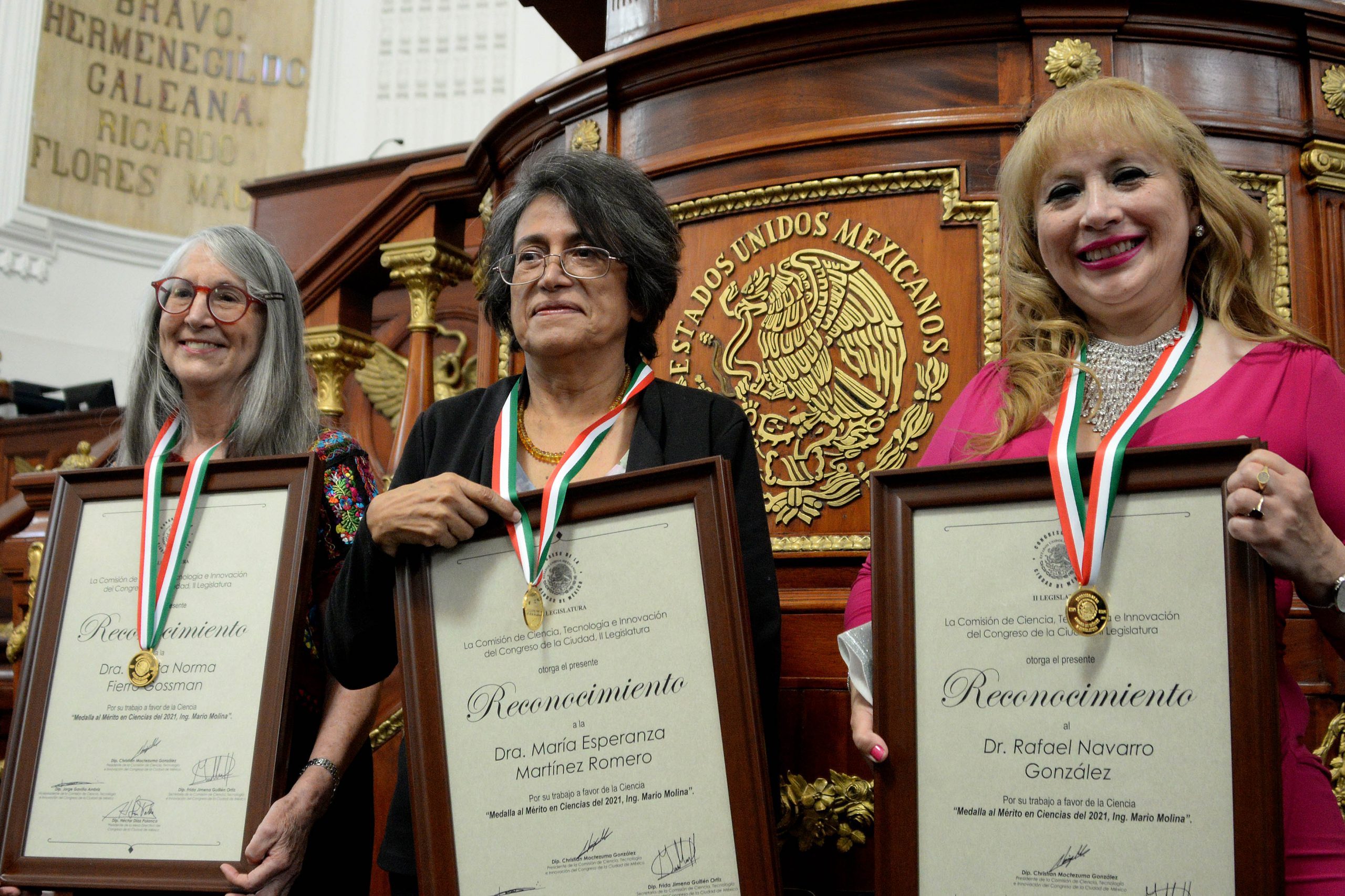 Reciben la Medalla al Mérito en Ciencias 2021 ing. Mario Molina tres destacados universitarios Reciben la Medalla al Mérito en Ciencias 2021 ing. Mario Molina tres destacados universitarios