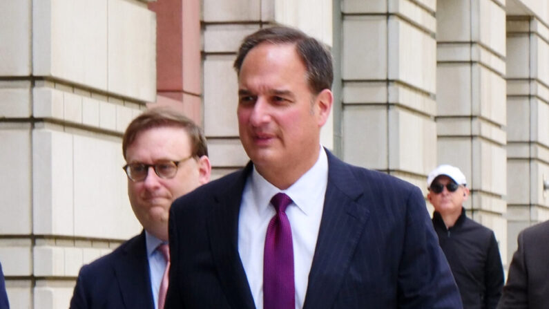 Absuelven al abogado de Hillary Clinton acusado de mentir al FBI sobre Trump