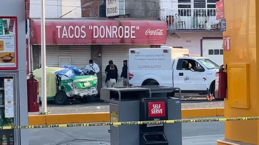 Choque de camioneta contra taxi en Irapuato deja seis muertos