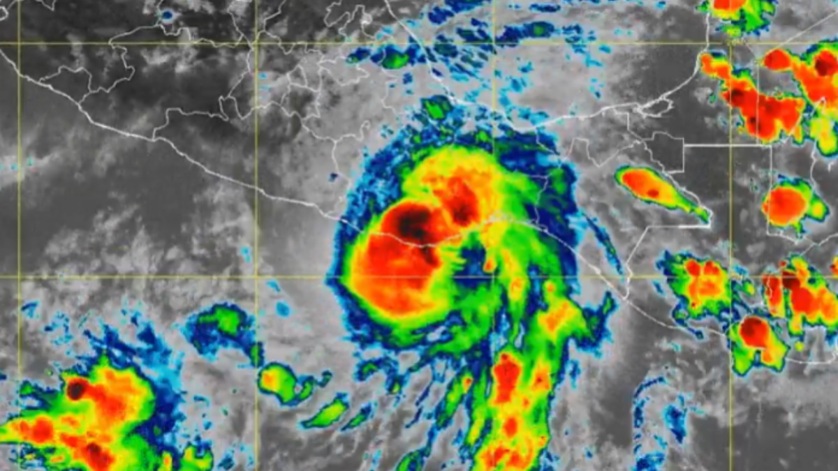 Agatha se degrada a huracán categoría 1 tras tocar tierra en Oaxaca Agatha se degrada a huracán categoría 1 tras tocar tierra en Oaxaca