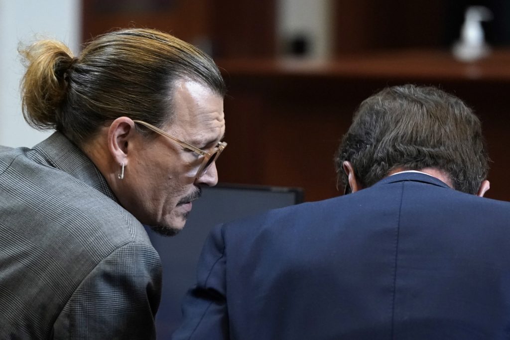 Amber Heard asegura que Johnny Depp amenazó con matarla durante un viaje - amber-heard-asegura-que-johnny-depp-amenazo-con-matarla-durante-un-viaje-2-1024x683