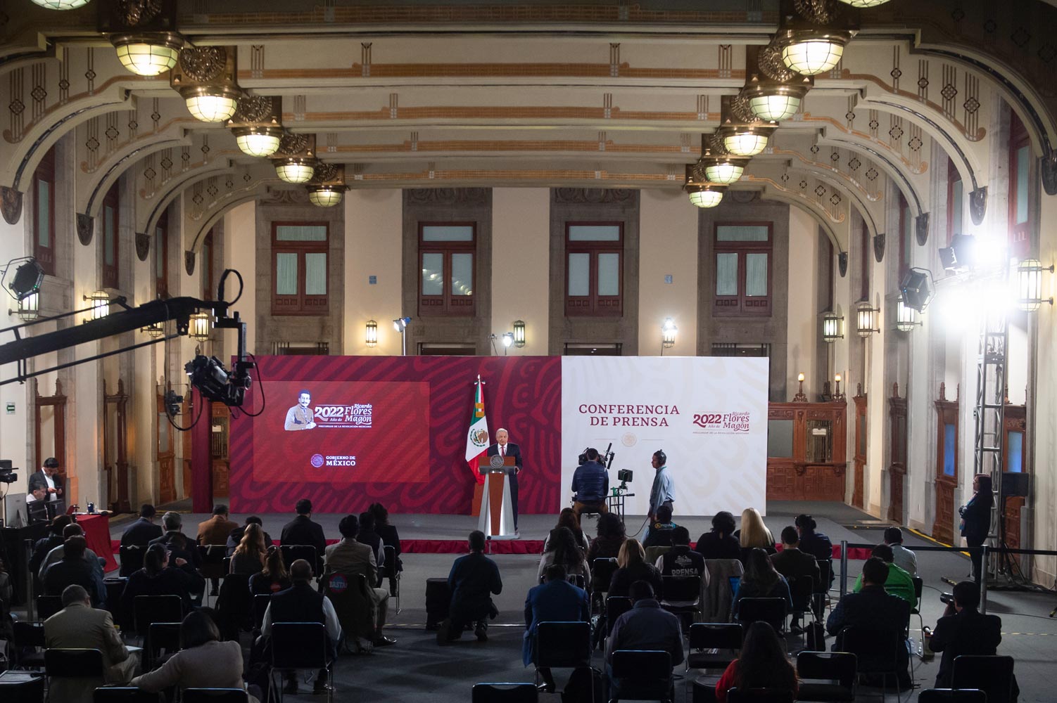 “Reparten medallas como si fuera confeti”, denuncia AMLO sobre reconocimientos que reciben “conservadores”; Conferencia (10-05-2023)