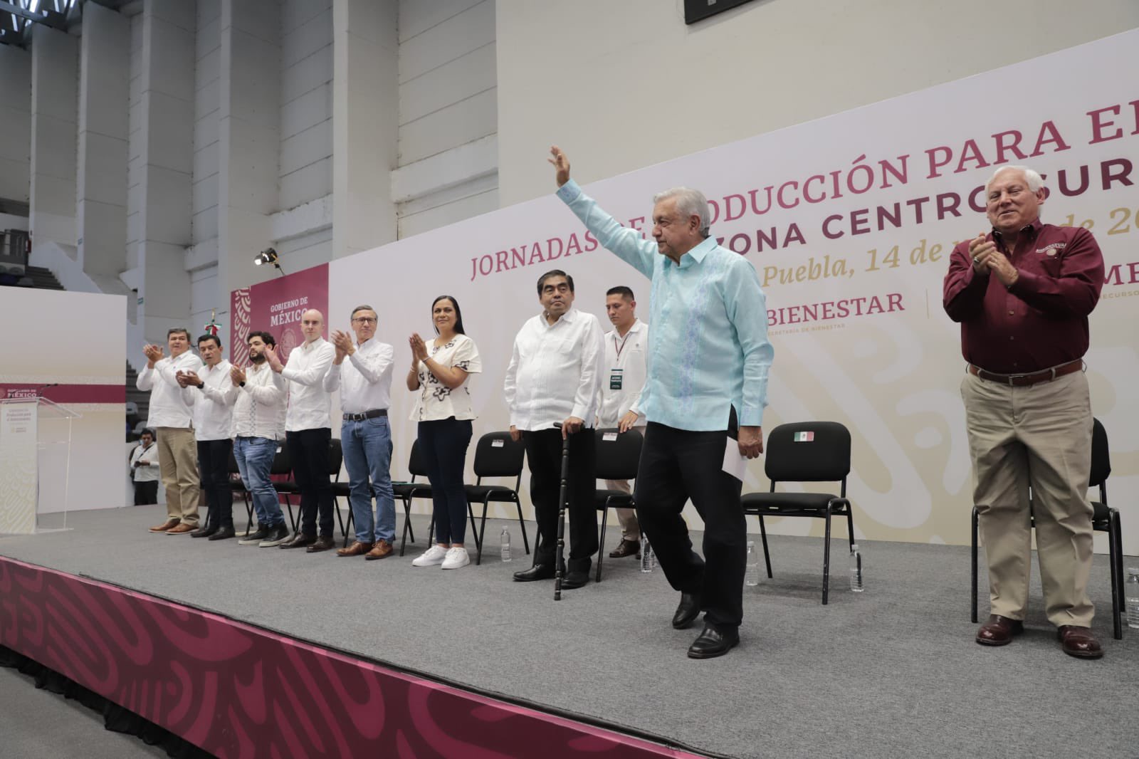 Amaga AMLO con exhibir a cadenas comerciales que no cumplan con plan antiinflación