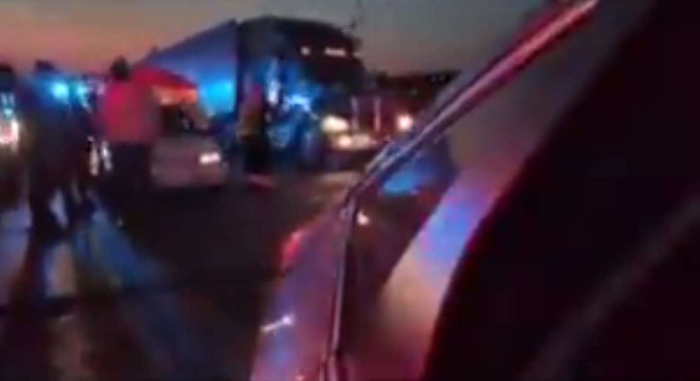 #Video Asalto múltiple a automovilistas en Libramiento Noreste de Querétaro deja dos heridos y un detenido