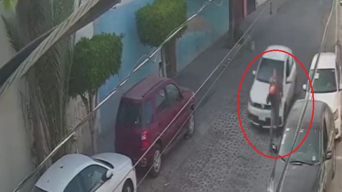 #Video Víctima atropella a presunto ladrón en Querétaro