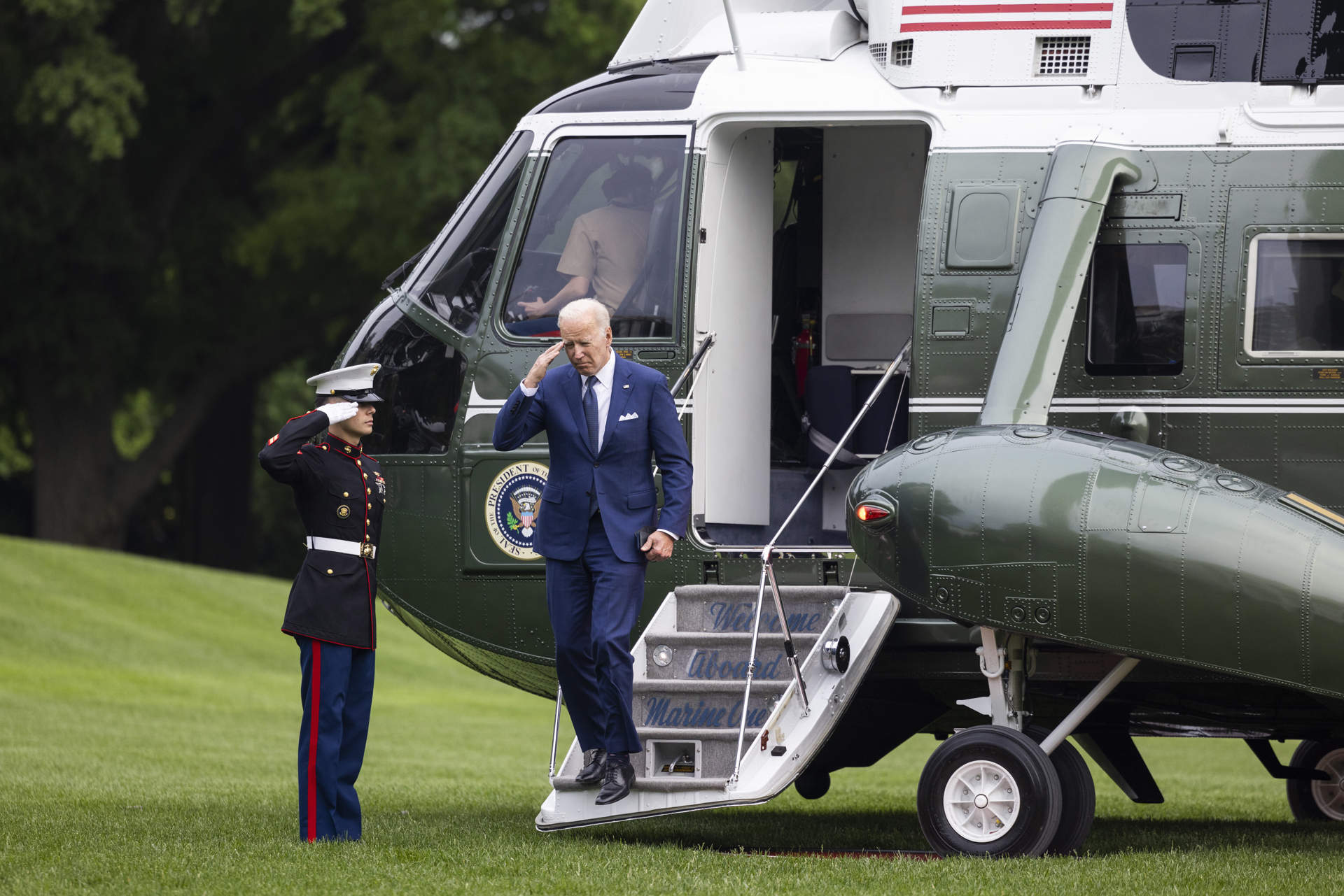 Biden ordena ondear las banderas a media asta por tiroteo en escuela de Texas Biden ordena ondear las banderas a media asta por tiroteo en escuela de Texas