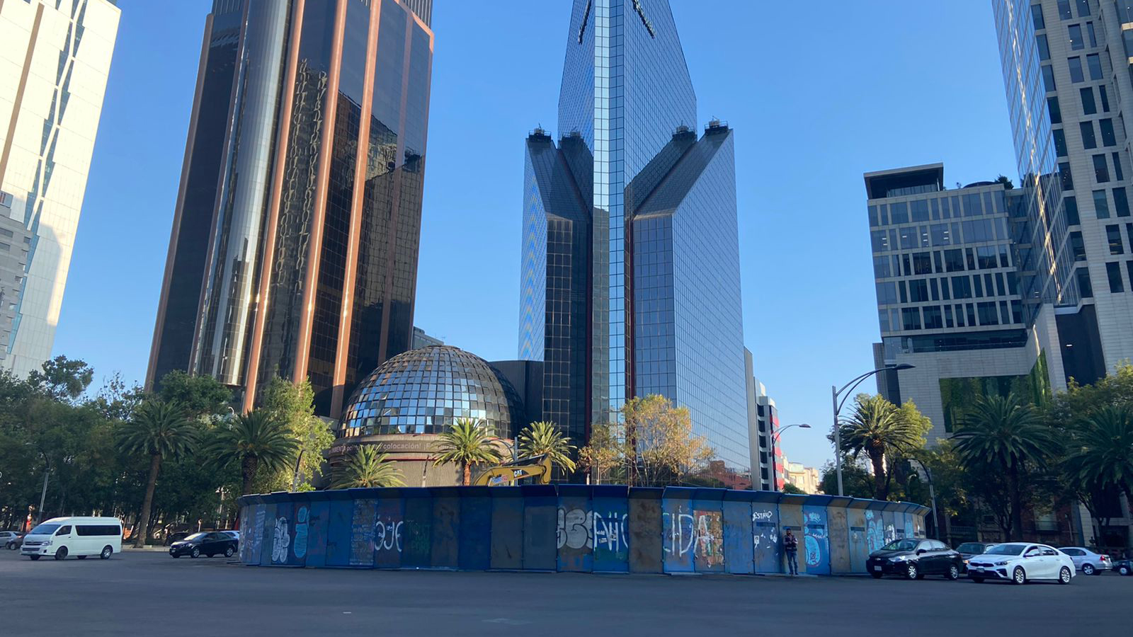 #Video Retiran fichas de búsqueda de desaparecidos y blindan la ex Glorieta de la Palma