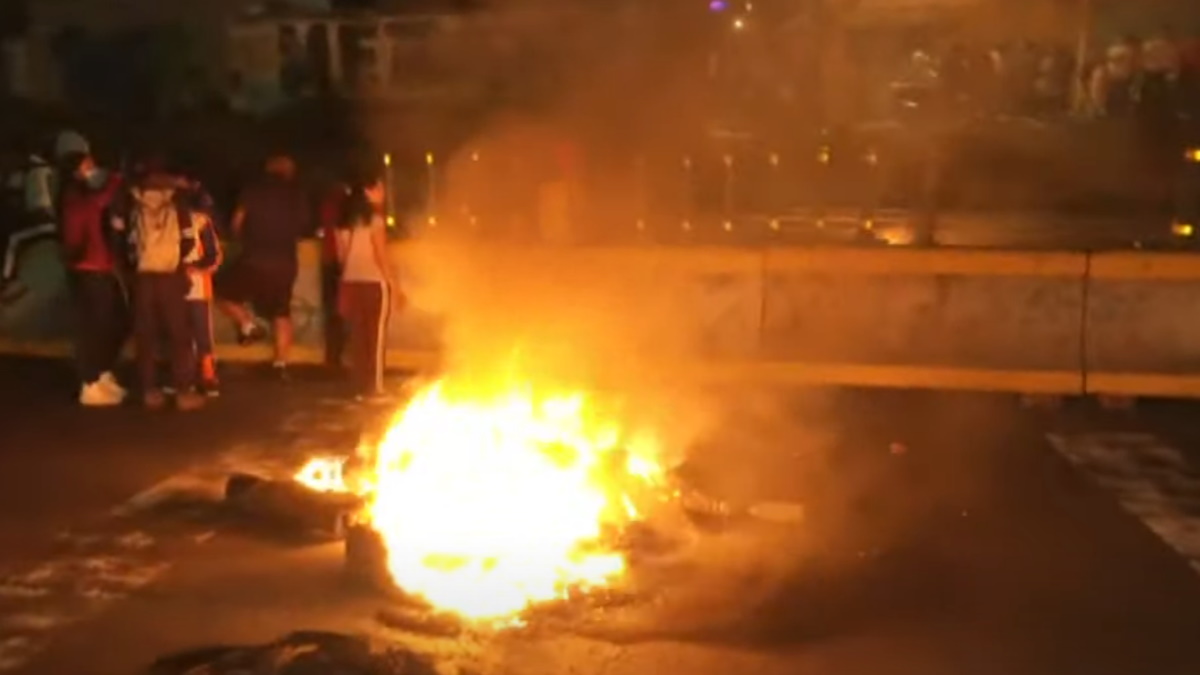 Habitantes de Topilejo bloquean la México-Cuernavaca; exigen liberación de detenidos