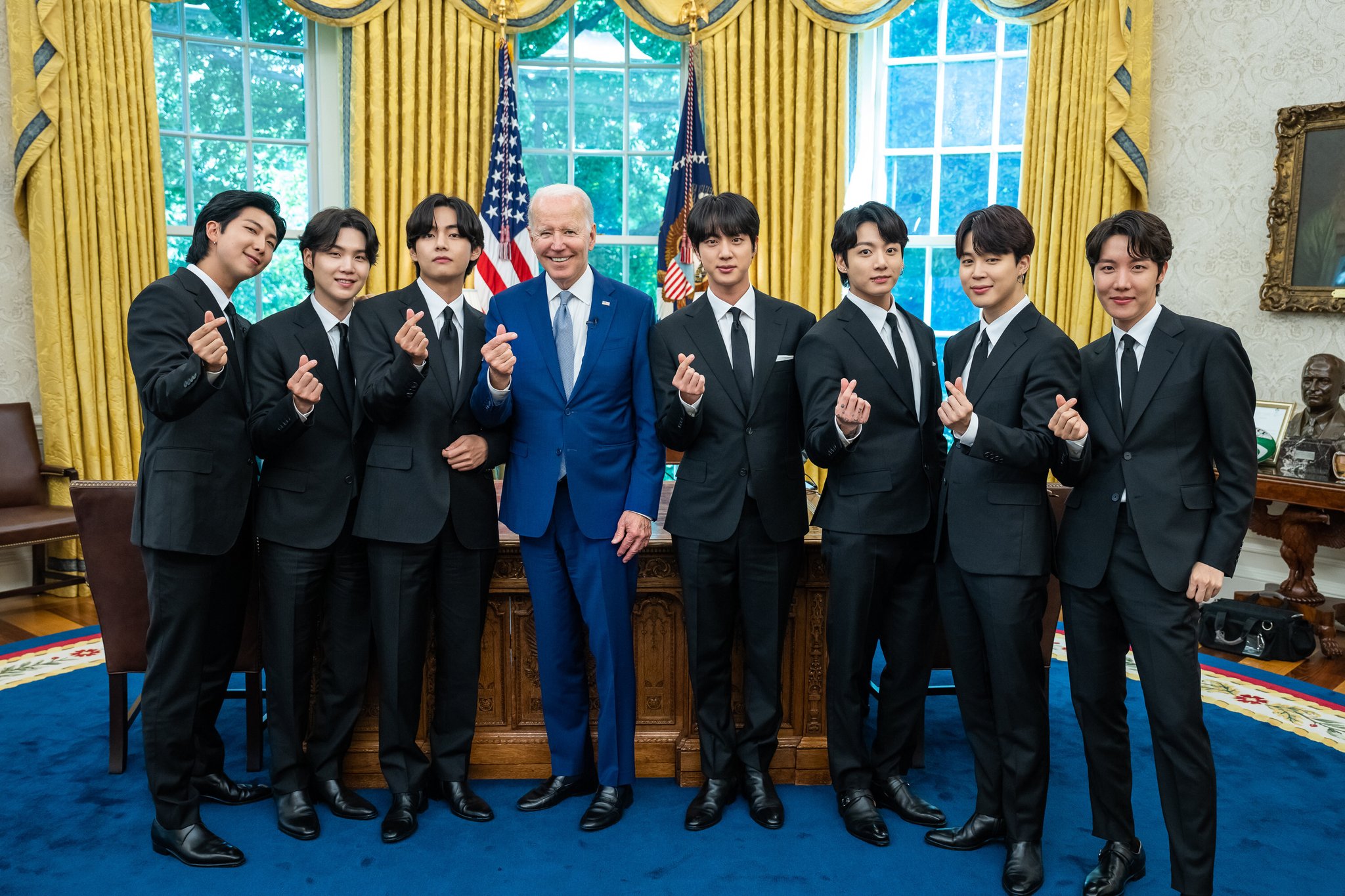 #Video Integrantes de BTS visitan a Joe Biden en la Casa Blanca