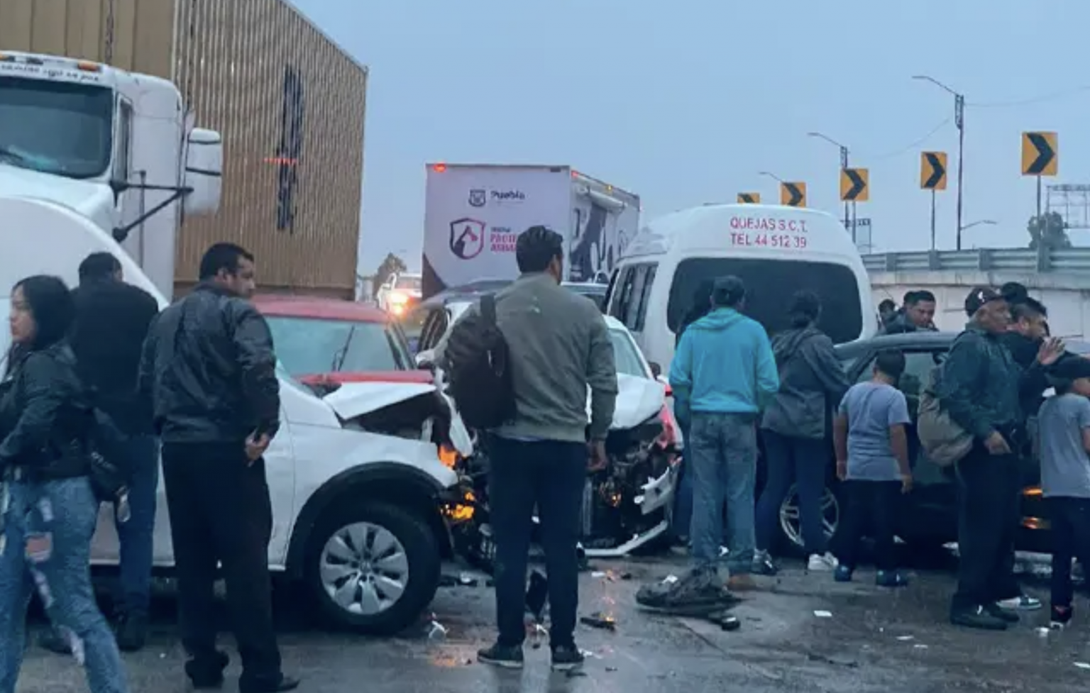 #Video Carambola deja al menos un muerto y 10 heridos en Puebla