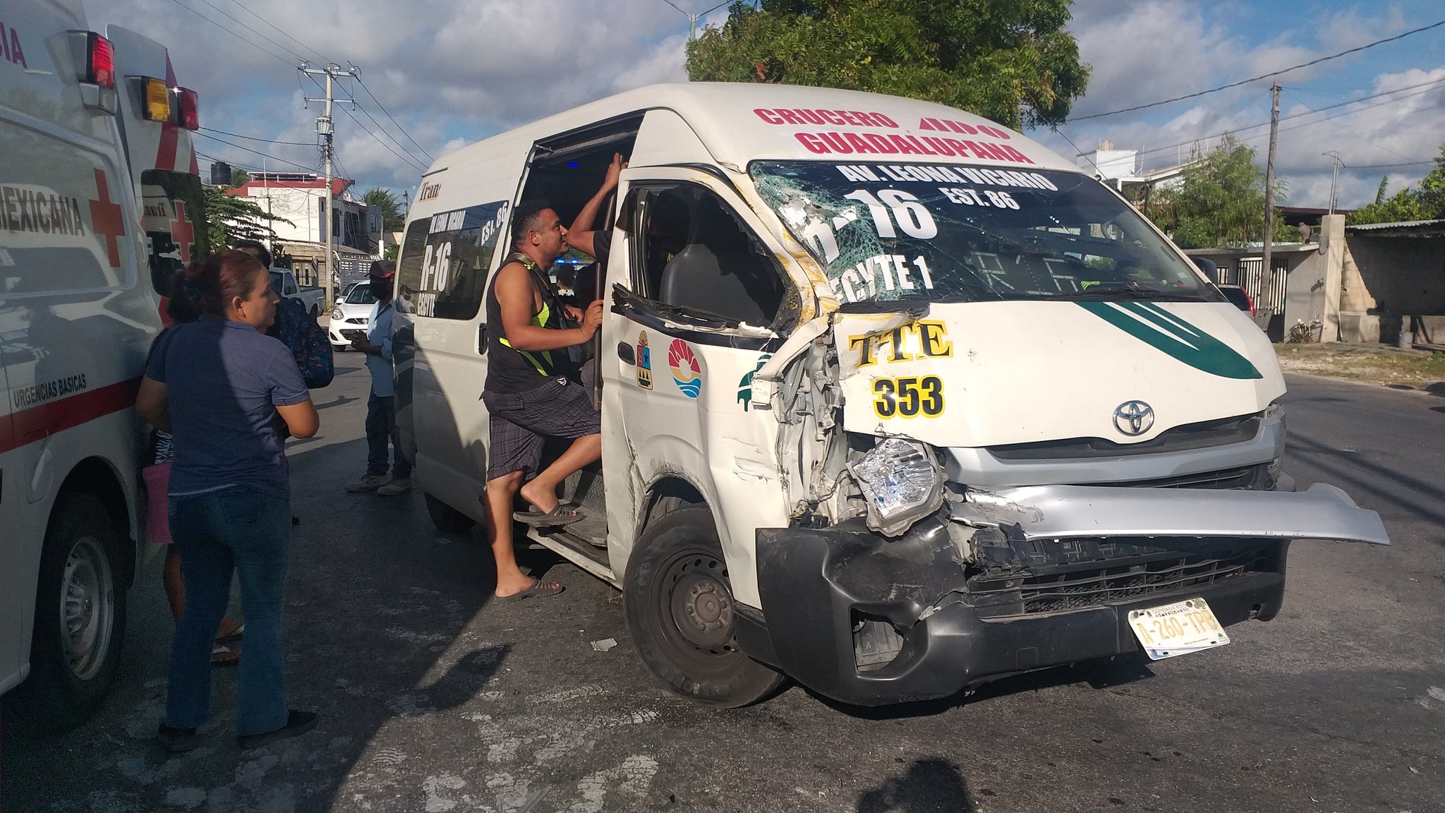 #Video Choque de transporte público en Cancún deja ocho herios #Video Choque de transporte público en Cancún deja ocho herios