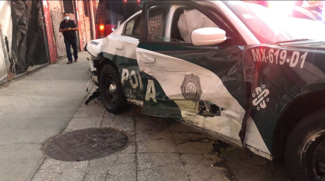 Choque en CDMX entre patrulla y auto deja cinco lesionados Choque en CDMX entre patrulla y auto deja cinco lesionados