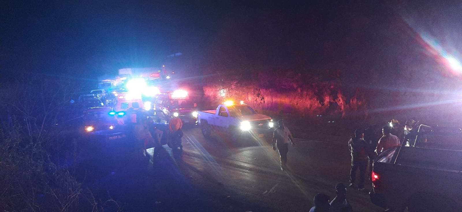 Choque de transporte de personal deja al menos 12 muertos y 30 lesionados en Jalisco Choque de transporte de personal deja al menos 12 muertos y 30 lesionados en Jalisco