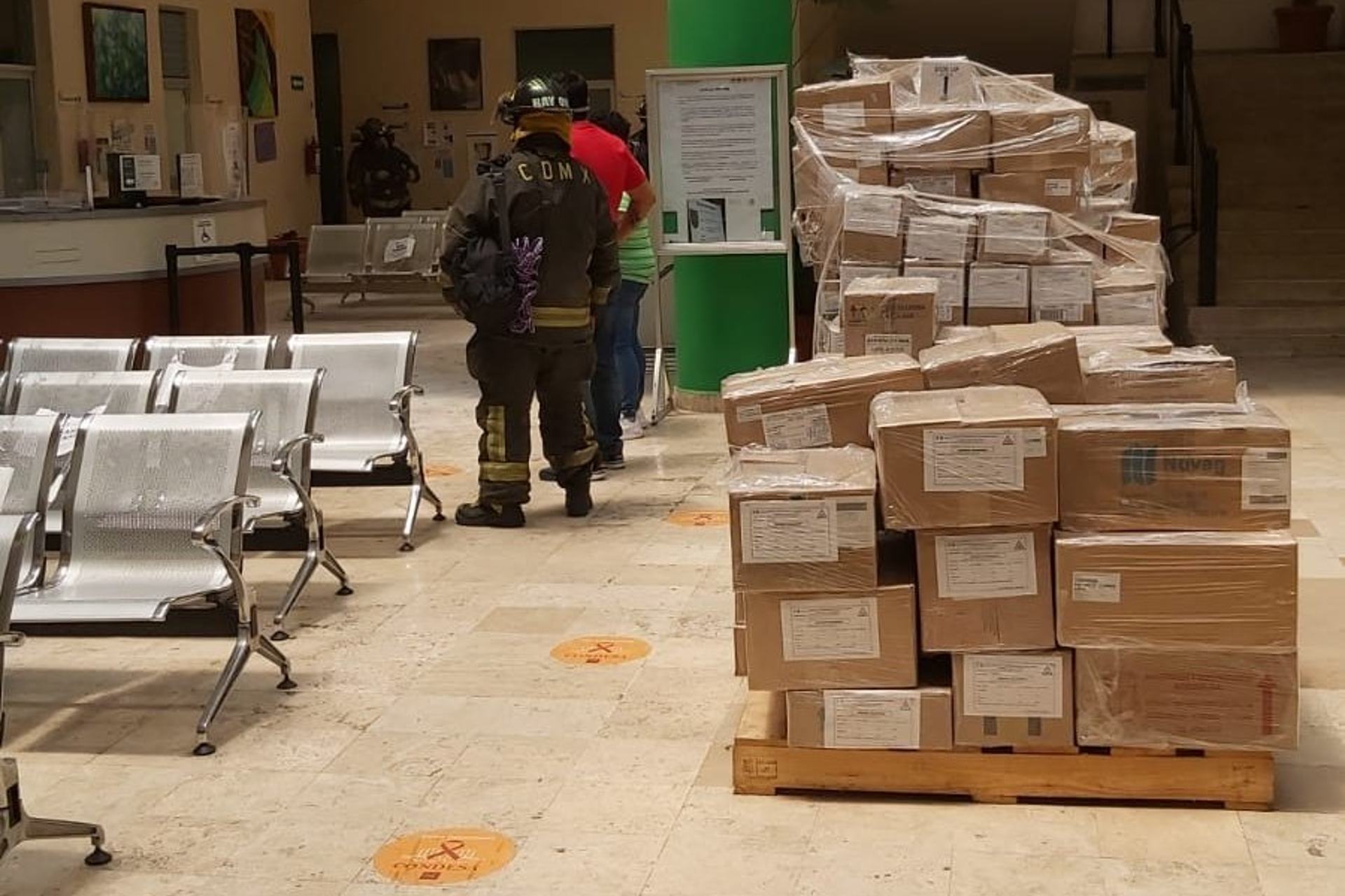 Desalojan Clínica Especializada Condesa por derrame de ácido acético