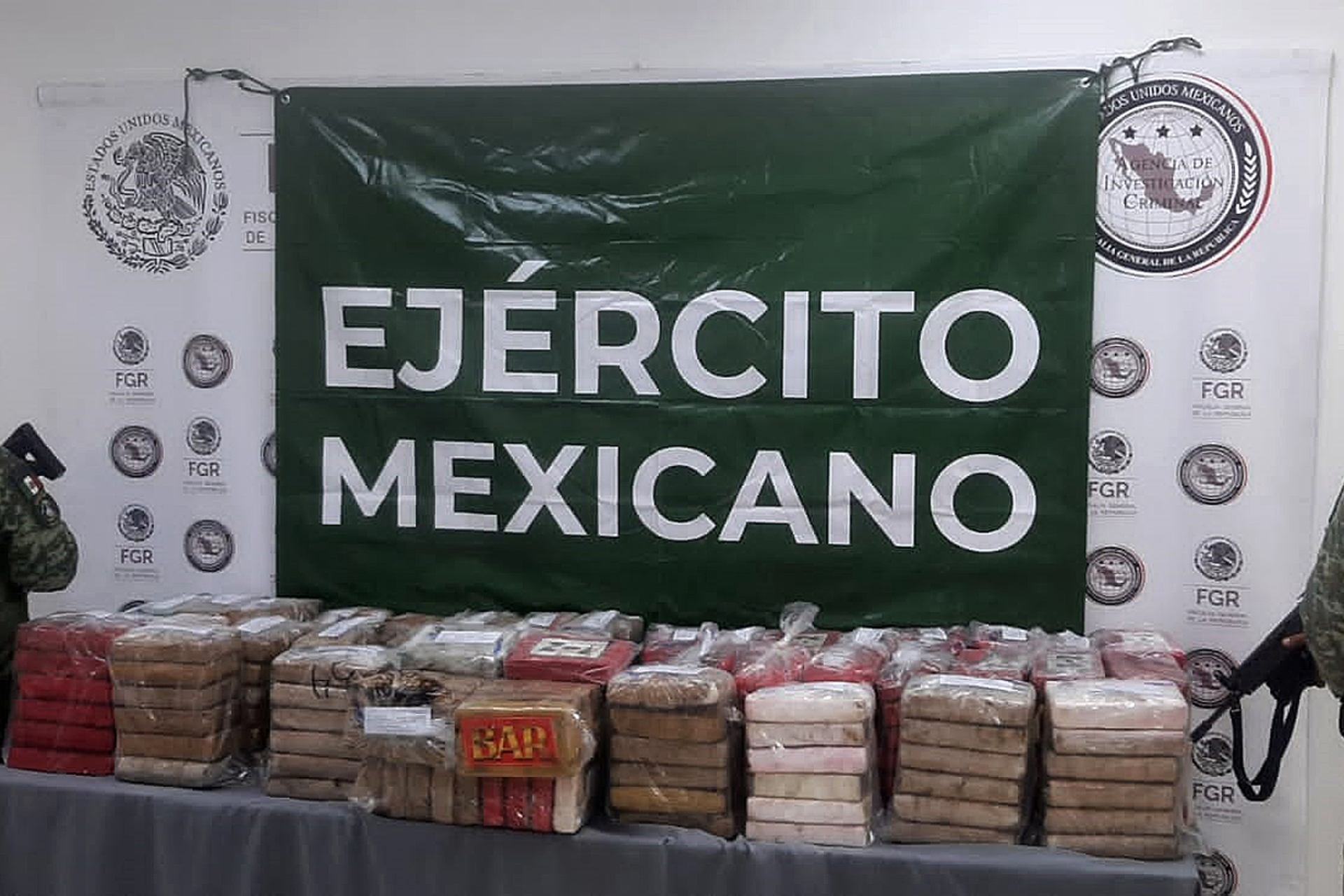 Autoridades decomisan 250 kilos de cocaína en Nuevo León Autoridades decomisan 250 kilos de cocaína en Nuevo León