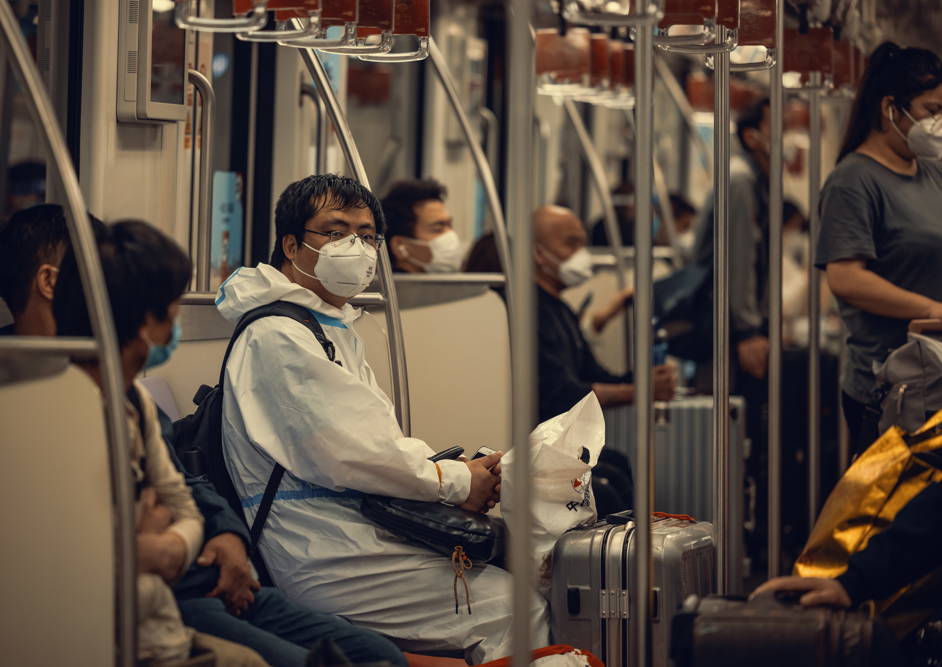 Casos globales de COVID-19 caen a su nivel más bajo desde llegada de ómicron Casos globales de COVID-19 caen a su nivel más bajo desde llegada de ómicron