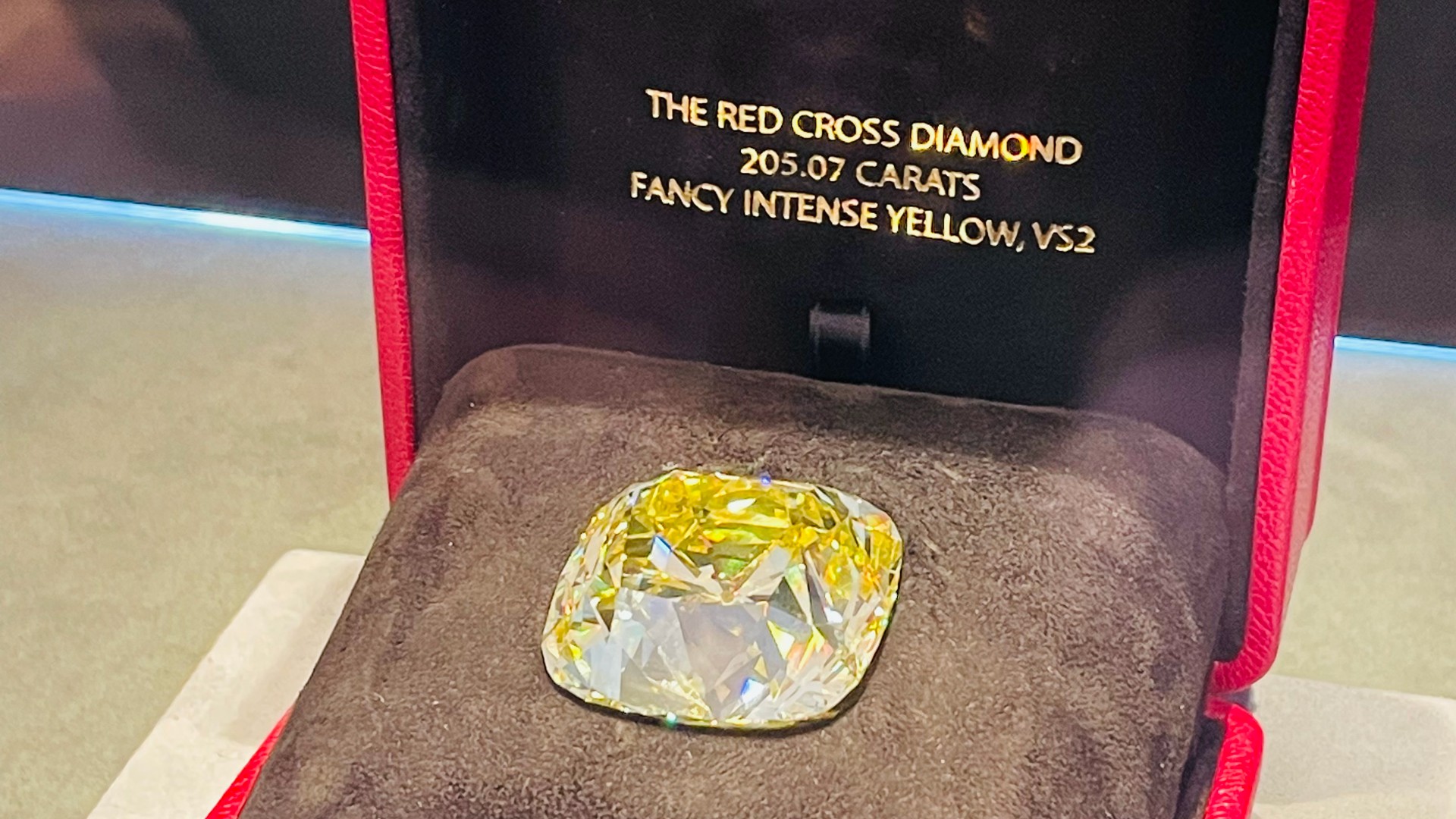 La subasta de dos de los diamantes más preciados del mundo levanta pasiones