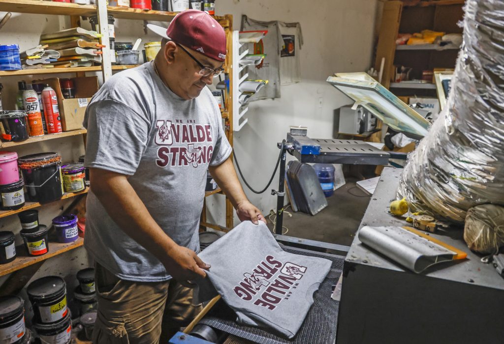 "Estamos en el salvaje oeste": autoridades de Uvalde reflexionan sobre control de armas - estamos-en-el-salvaje-oeste-autoridades-de-uvalde-reflexionan-sobre-control-de-armas-2-1024x700