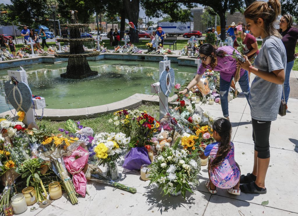 "Estamos en el salvaje oeste": autoridades de Uvalde reflexionan sobre control de armas - estamos-en-el-salvaje-oeste-autoridades-de-uvalde-reflexionan-sobre-control-de-armas-3-1024x743