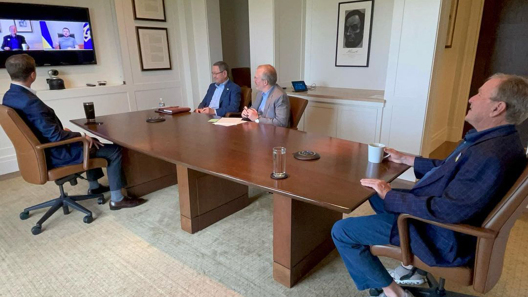 Bush conversa con Zelenski y lo llama “el Churchill de nuestro tiempo”