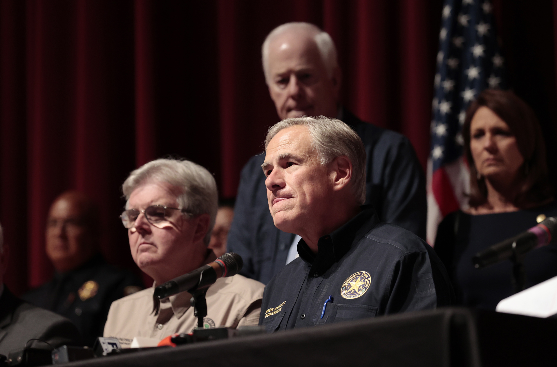 Gobernador de Texas insiste en defender a las armas tras matanza en Uvalde Gobernador de Texas insiste en defender a las armas tras matanza en Uvalde