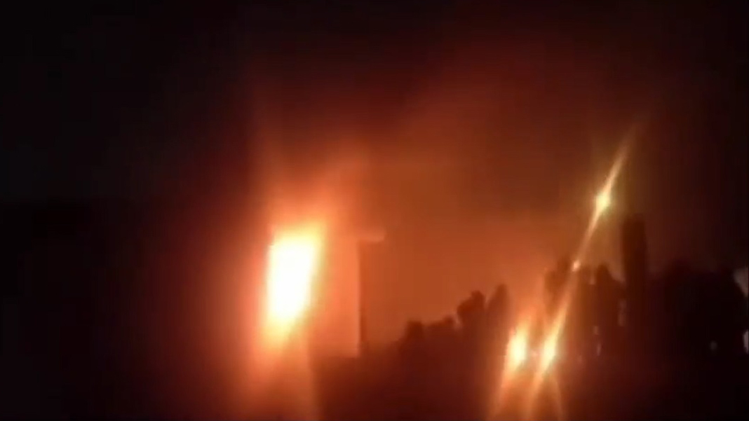 #Video Queman vivienda en Edomex en intento de linchamiento de presuntos ladrones #Video Queman vivienda en Edomex en intento de linchamiento de presuntos ladrones