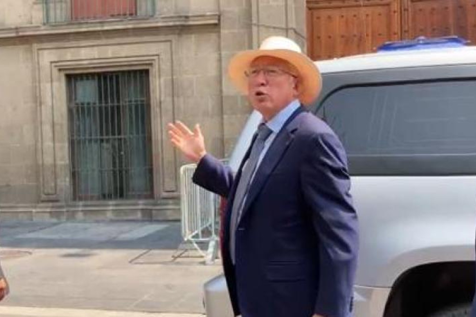 Reuniones con Ken Salazar, por inversiones y no solo por Cumbre de las Américas: AMLO Reuniones con Ken Salazar, por inversiones y no solo por Cumbre de las Américas: AMLO