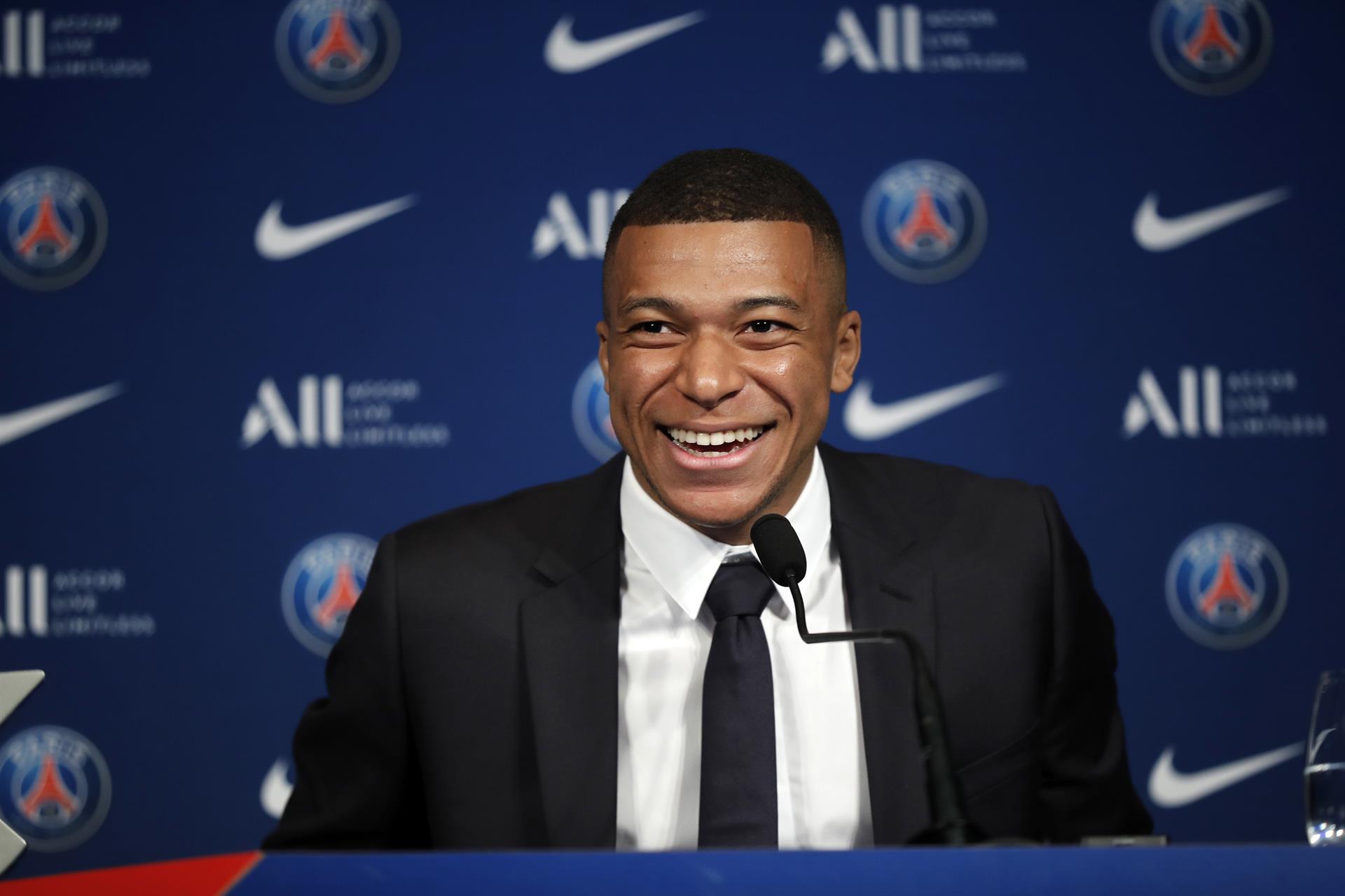 Mbappé asegura que Macron le dio buenos consejos para quedarse en París