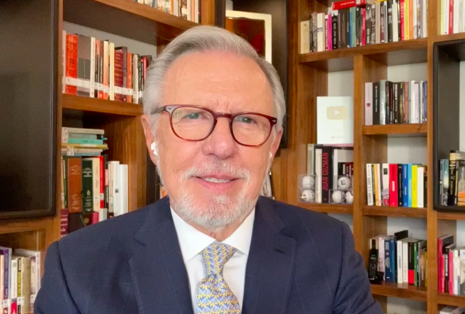 ¡Las noticias! AMLO denuncia complot para que aerolíneas y pasajeros no utilicen el AIFA