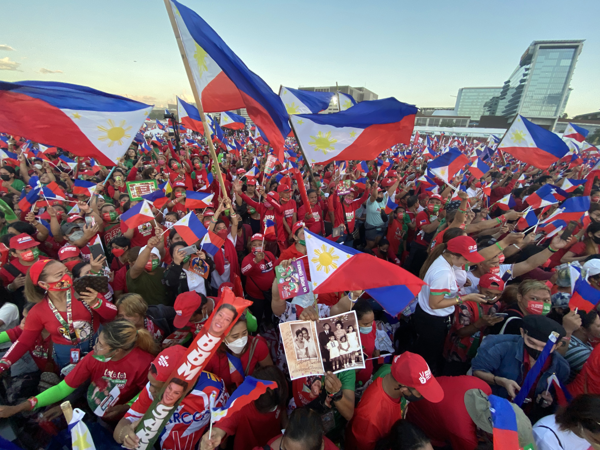 Marcos logra una victoria histórica en Filipinas, según recuento provisional