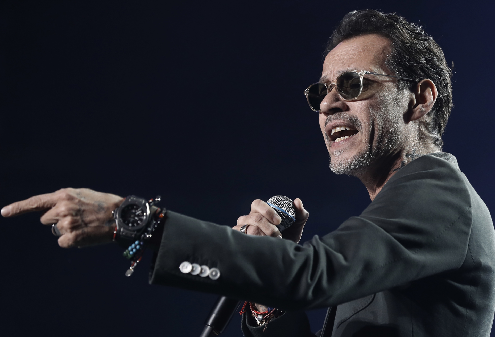 Marc Anthony suspende concierto en Panamá por un “accidente”