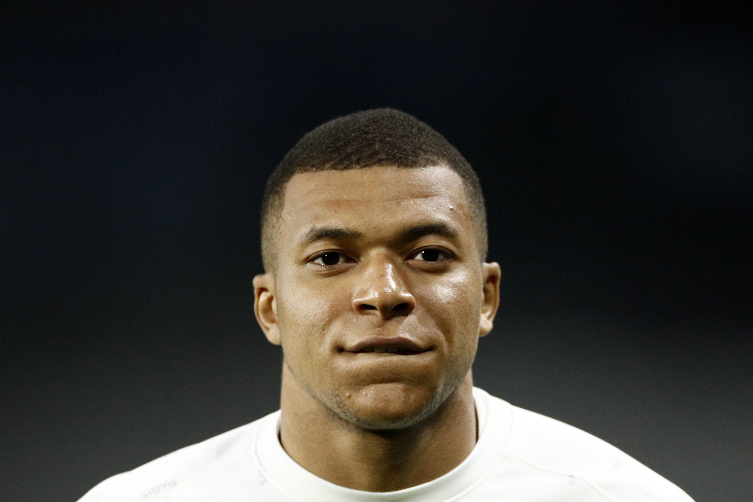 Mbappé se quedaría en el PSG, según medios locales