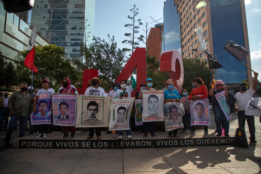 Extraditan a EE.UU. a presunto líder de Guerreros Unidos implicado en el caso Ayotzinapa - mexico-extradita-a-eeuu-a-lider-de-cartel-implicado-en-el-caso-ayotzinapa-2-1024x683