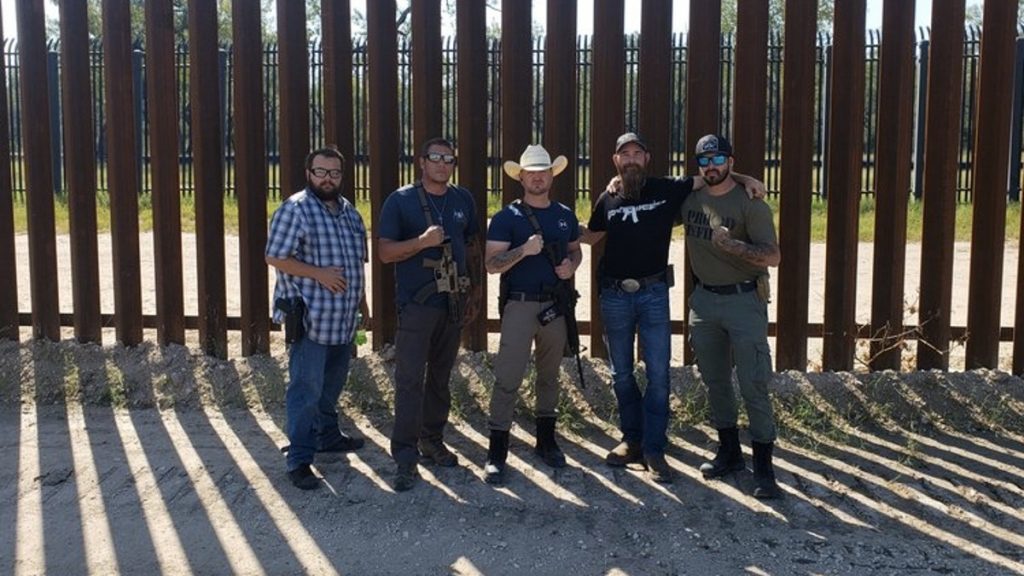 Patriots for America, la polémica milicia texana que patrulla la frontera entre EE.UU. y México - milicia-estados-unidos-texas-migrantes-3-1024x576