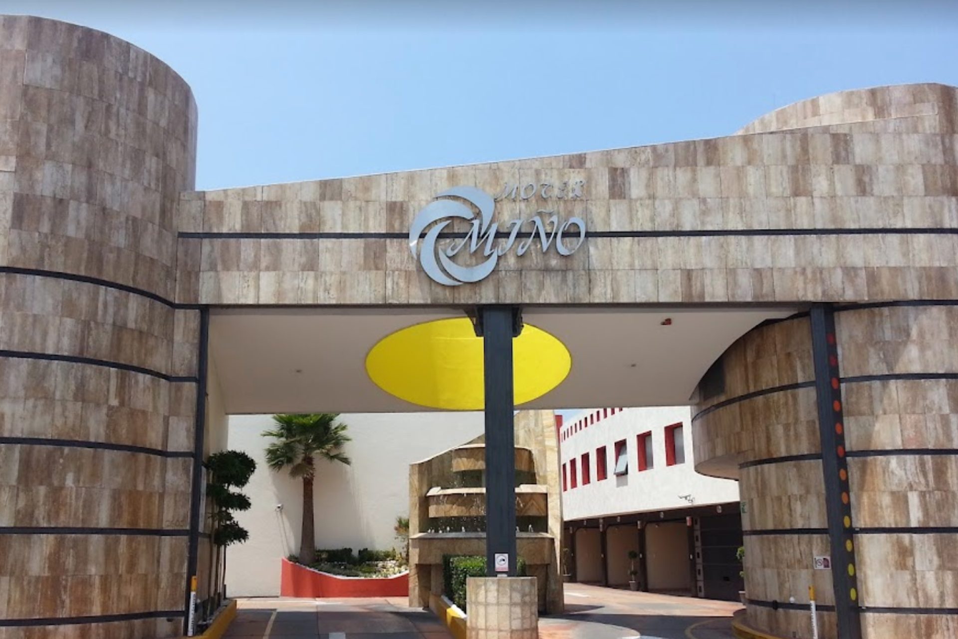 Supuesto policía viola a estudiante en motel de Puebla