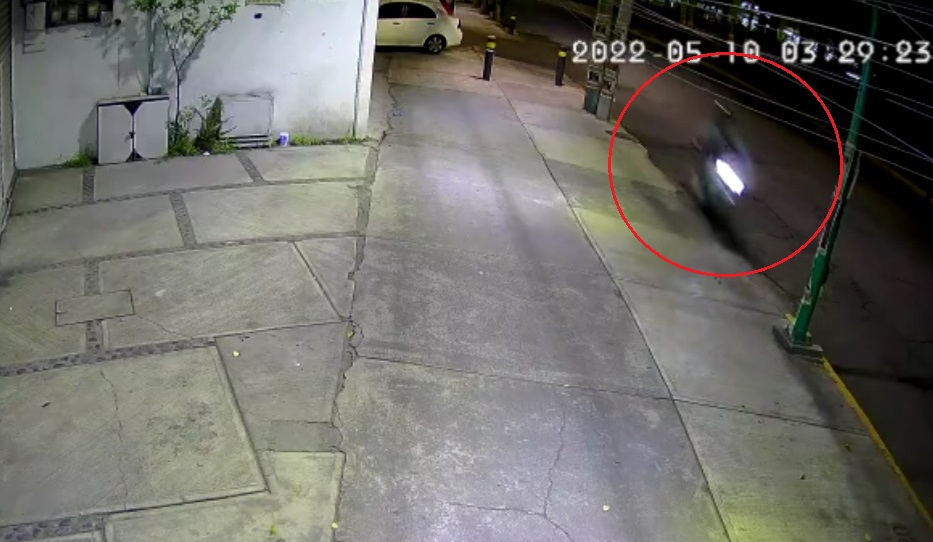 #Video Motociclista murió en Xochimilco tras impactarse contra poste
