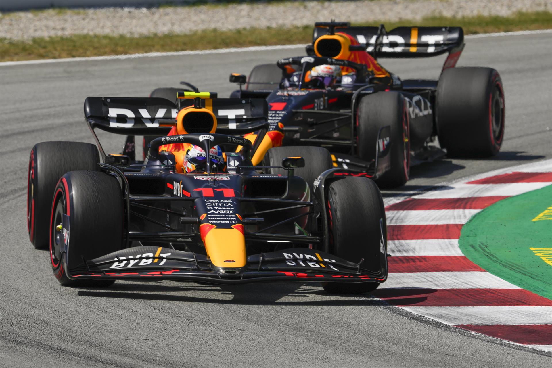 Verstappen se lleva el GP de España; ‘Checo’ Pérez finaliza en segundo lugar