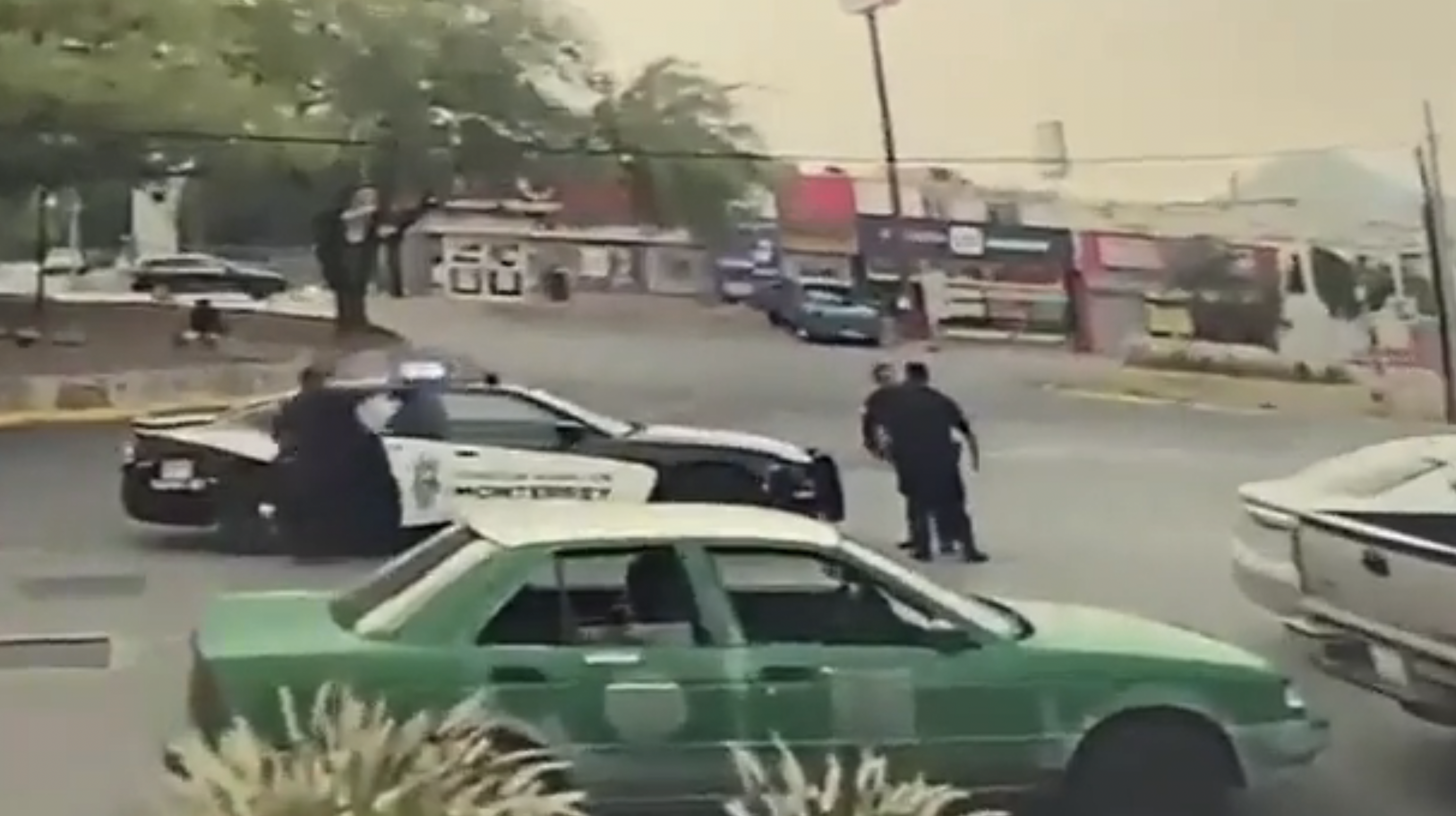 #Video Separan de sus funciones a policías de Monterrey tras riña