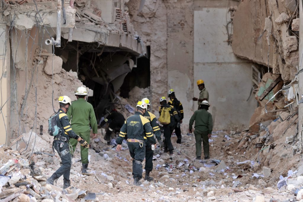 Se mantiene en 43 la cifra de fallecidos por la explosión de un hotel en La Habana - se-mantiene-en-43-la-cifra-de-fallecidos-por-la-explosion-de-un-hotel-en-la-habana-2-1024x682