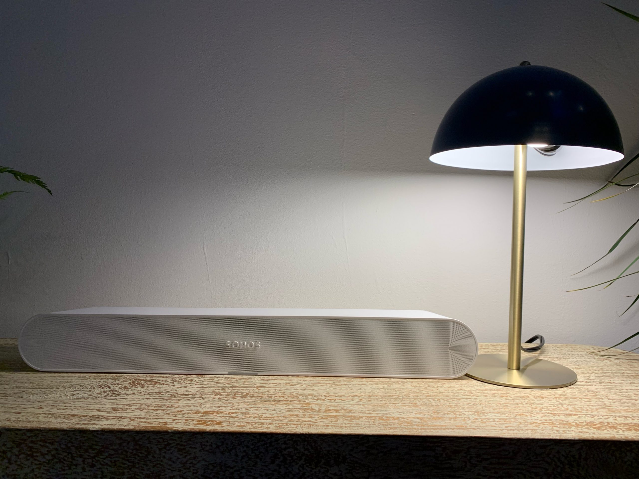 Ray, la soundbar compacta y económica que convertirá tu recámara en un sala de cine