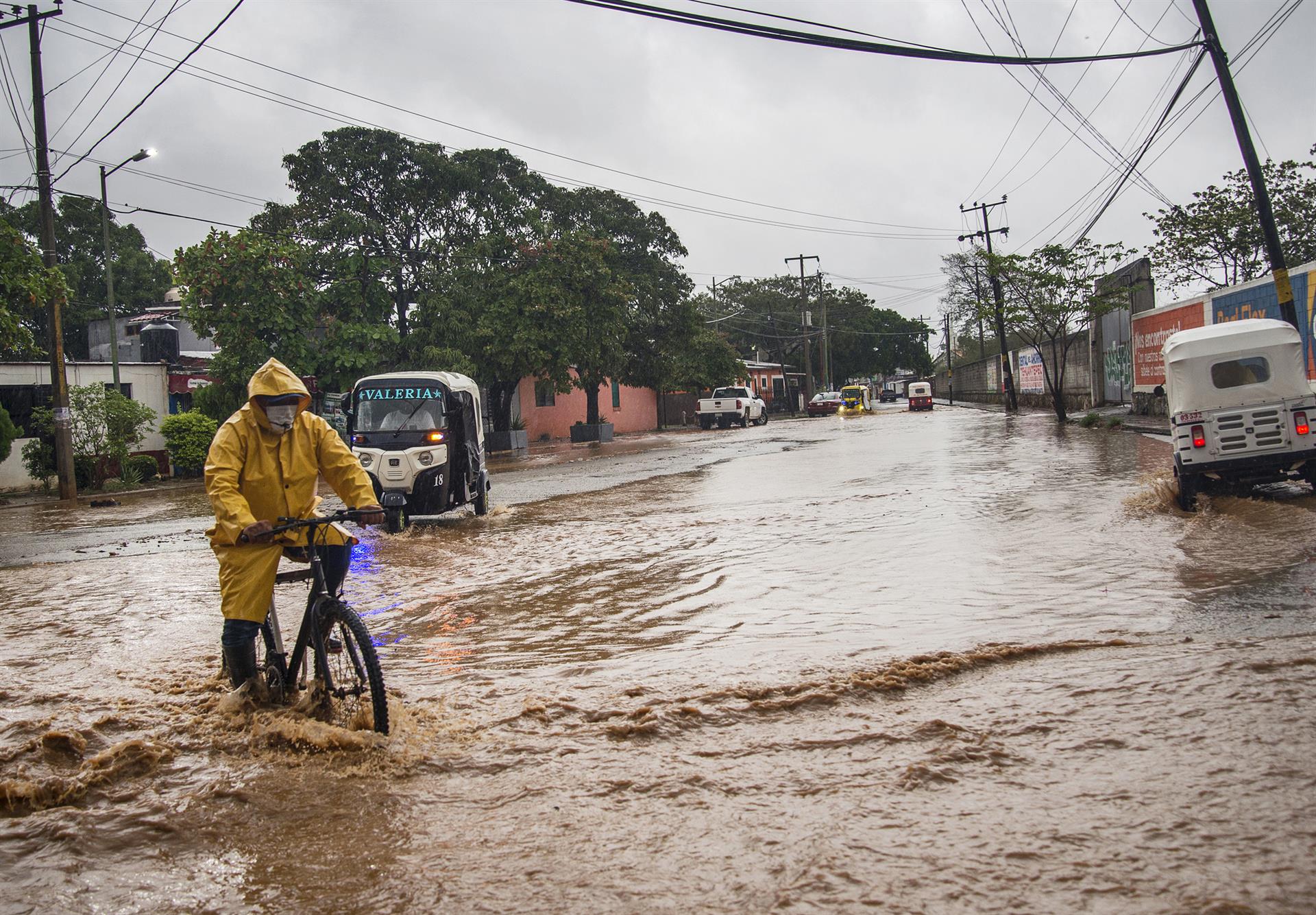 Remanentes de Agatha pueden formar una tormenta tropical en Golfo de México Remanentes de Agatha pueden formar una tormenta tropical en Golfo de México
