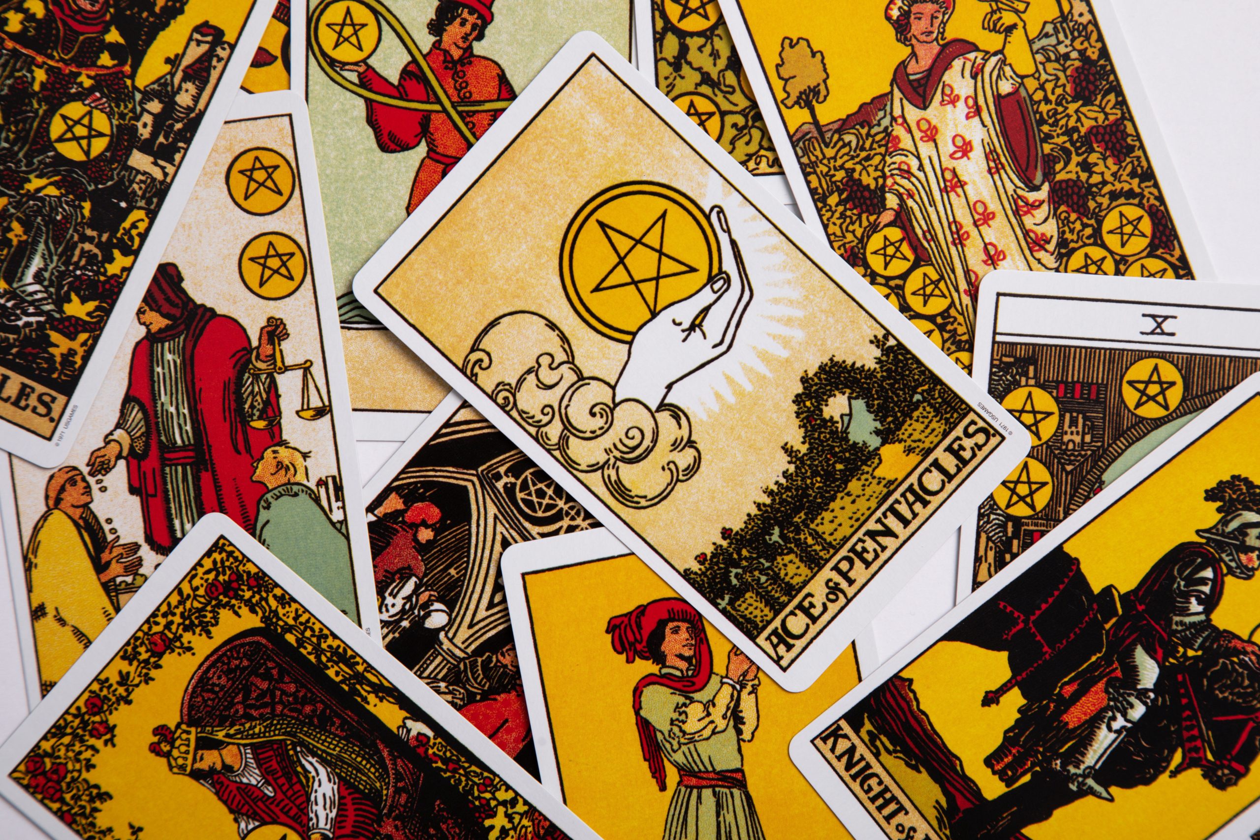 CDMX, NL y BC, las entidades que más consumen contenido sobre tarot en Youtube