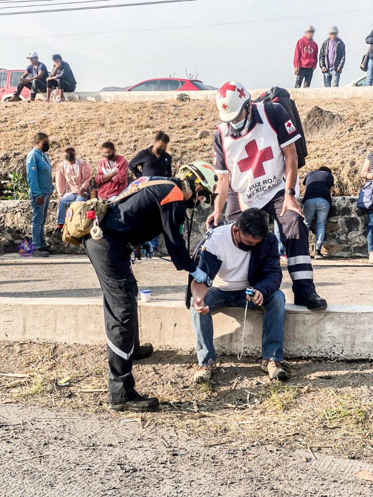 Vuelca autobús con 40 pasajeros en la México-Querétaro - vuelca-autobus-con-40-pasajeros-en-la-mexico-queretaro-3-768x1024