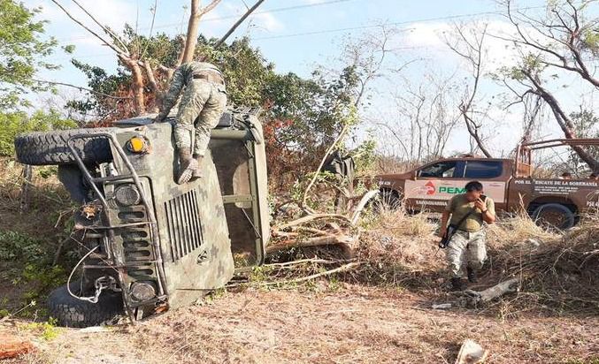 Vuelca vehículo del Ejército tras persecución en Veracruz Vuelca vehículo del Ejército tras persecución en Veracruz