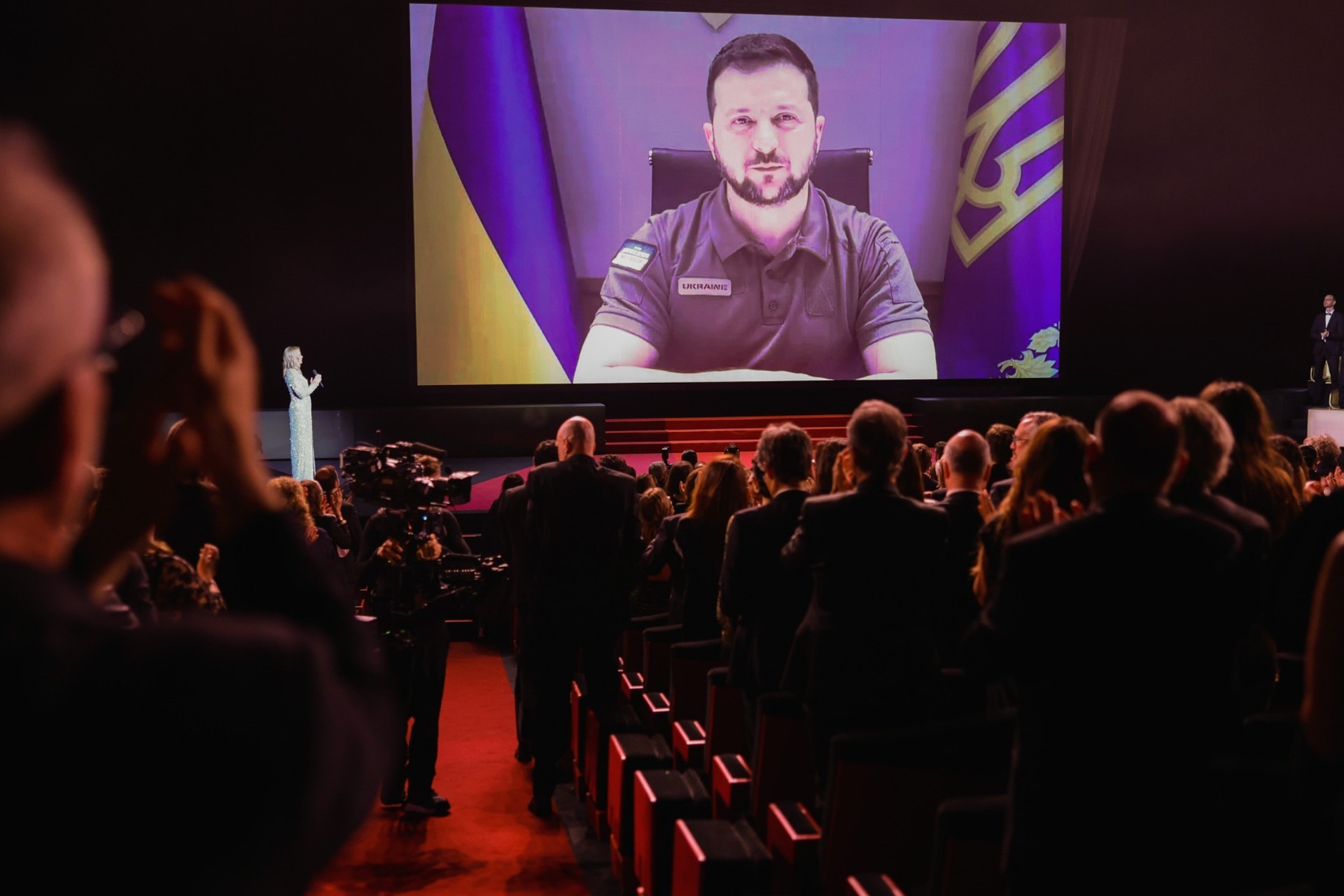 Zelenski interviene en gala inaugural de Cannes y pide que el cine no calle Zelenski interviene en gala inaugural de Cannes y pide que el cine no calle