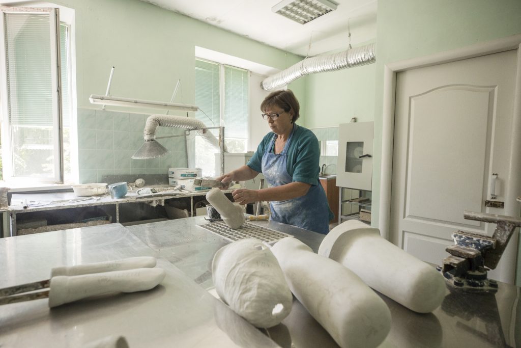Además de armas, Ucrania necesita prótesis para los mutilados - ademas-de-armas-ucrania-tambien-espera-protesis-para-mutilados-1024x683